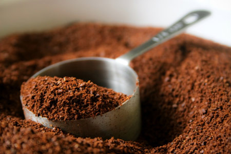 9 cách sử dụng bã cà phê trong khu vườn của bạn